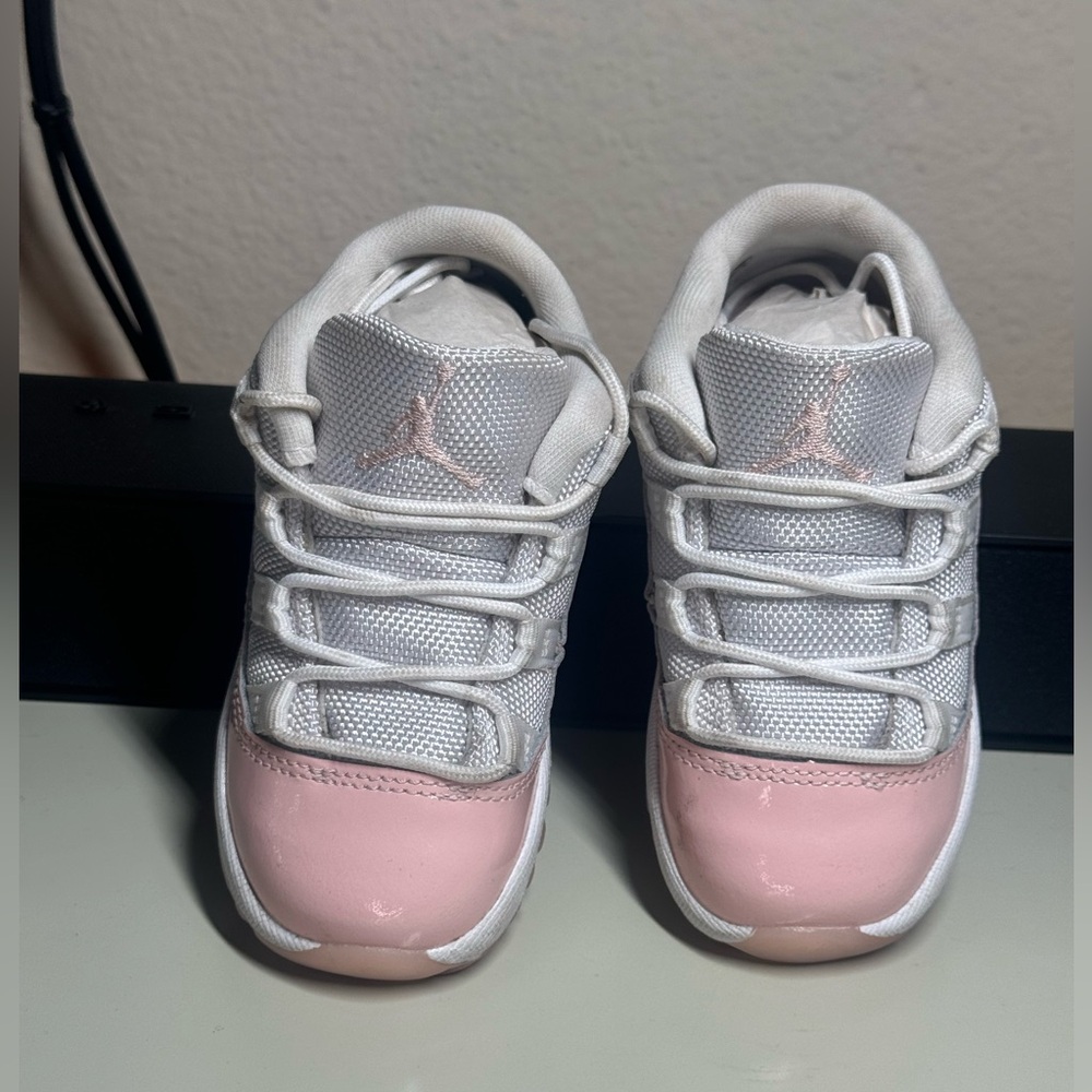 Jordan Pink and White AIR JORDAN 11 RETRO LOW TD
"LEGEND PINK”